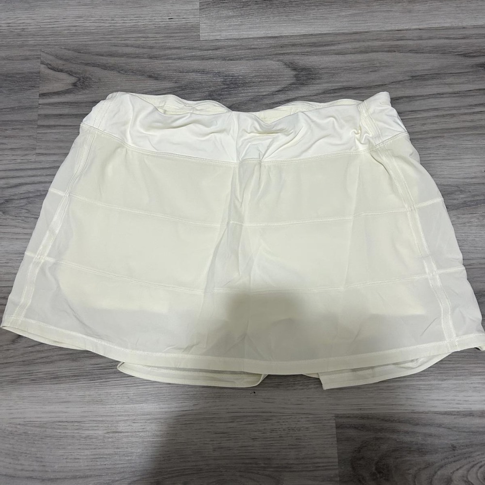 Lululemon Women's Cream Activewear‎ skirt Shorts Size 14